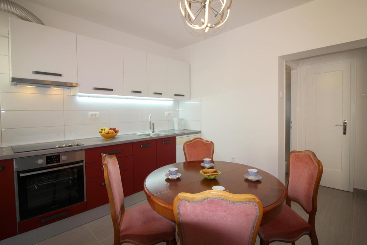 Apartment Agata In City Center Poreč Buitenkant foto